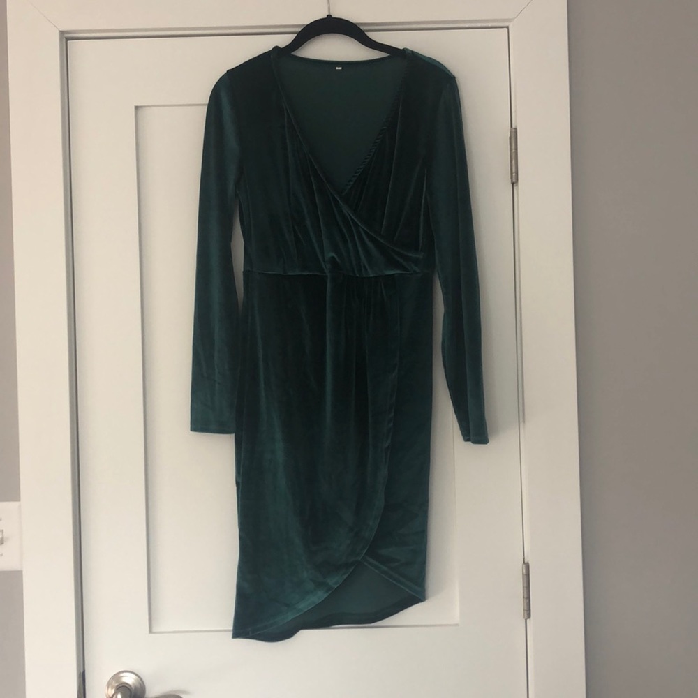Green Dress- no known defects.